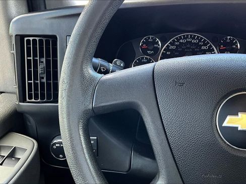 Used 2017 Chevrolet Express 2500 RWD image 13