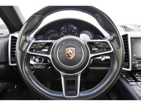 Used 2017 Porsche Cayenne Platinum Edition image 9