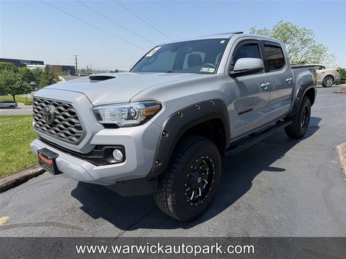 Used 2021 Toyota Tacoma TRD Sport w/ TRD Premium Sport Package AWD/4WD image 3