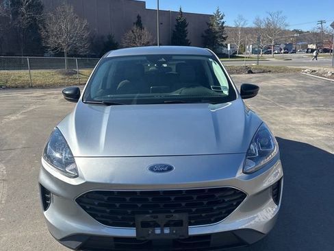 Used 2022 Ford Escape SE w/ SE Sport Appearance Package image 3