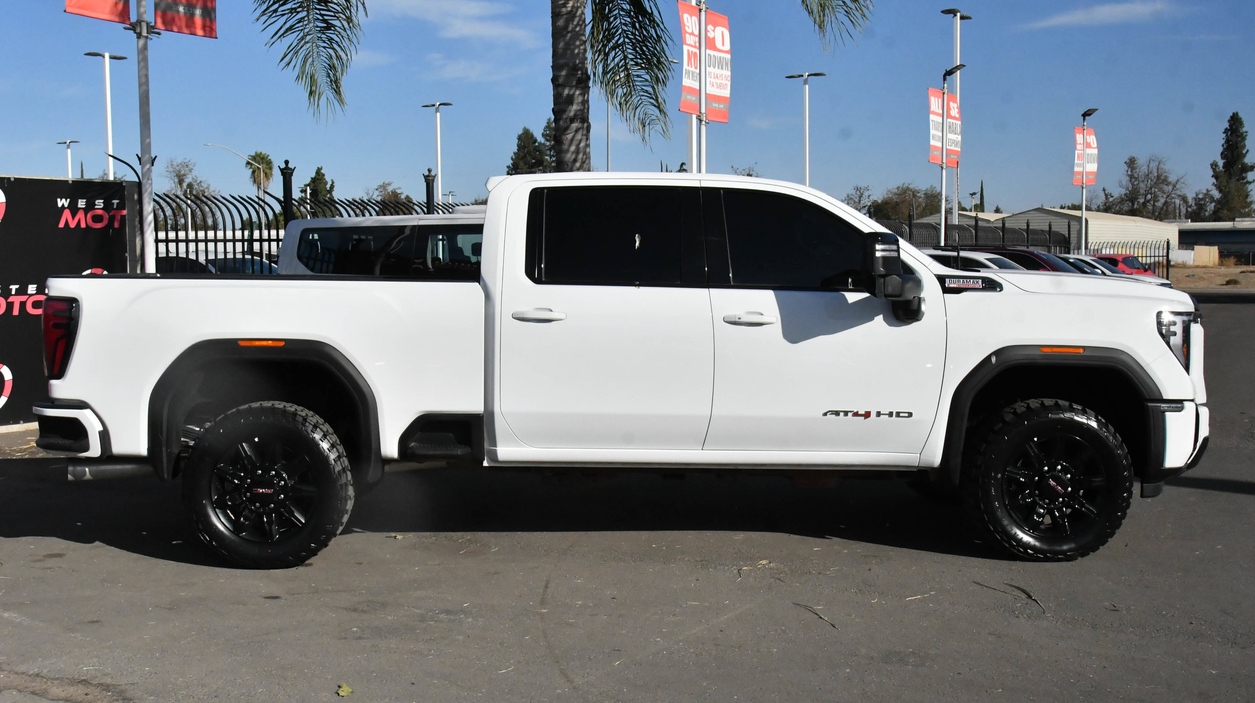 Used 2026 GMC Sierra 2500 AT4 AWD/4WD image 9