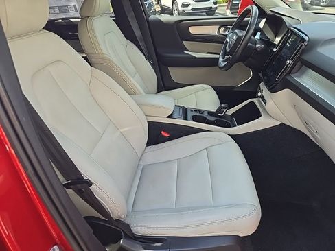 Used 2019 Volvo XC40 T5 Momentum AWD/4WD image 29