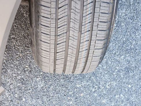 Used 2023 Ford Explorer XLT image 10