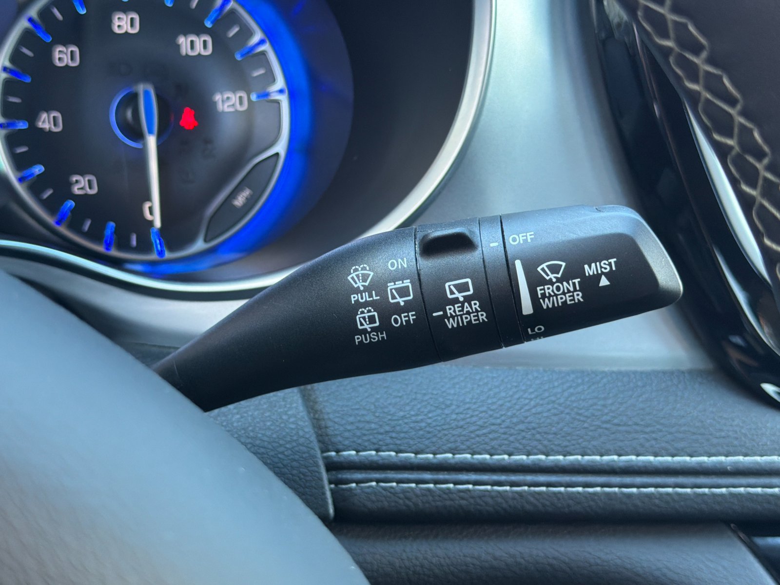 Used 2026 Chrysler Pacifica Limited FWD image 32