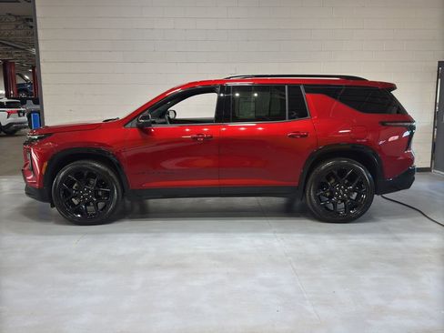 Used 2025 Chevrolet Traverse RS image 46