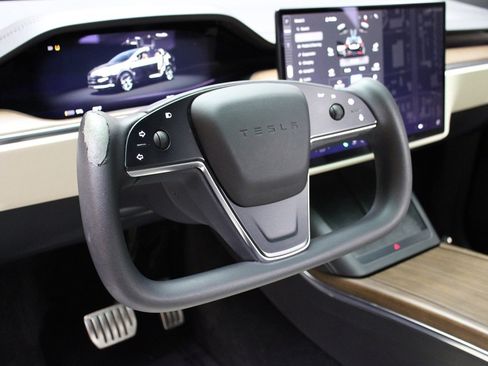 Used 2023 Tesla Model X image 46