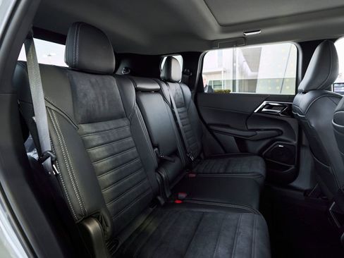 New 2026 Mitsubishi Outlander AWD image 34