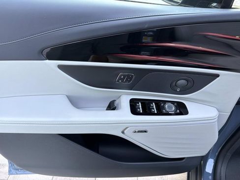 New 2026 Lincoln Nautilus Reserve AWD/4WD image 9