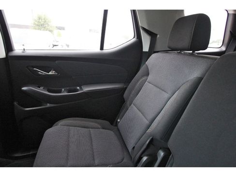 Used 2021 Chevrolet Traverse LS FWD image 14