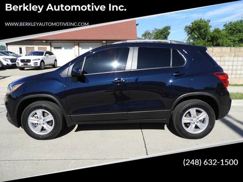 Used 2022 Chevrolet Trax LT w/ Driver Confidence Package AWD/4WD image 1