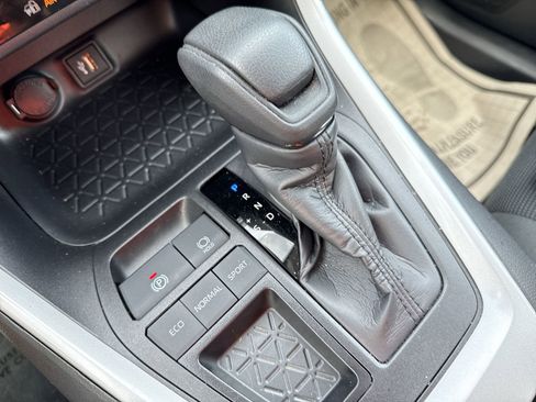 Certified 2025 Toyota RAV4 LE FWD image 21