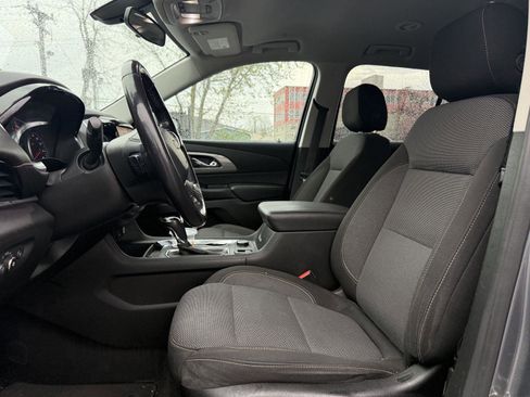 Used 2019 Chevrolet Traverse LT image 9