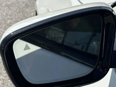 Used 2019 BMW 530i xDrive w/ M Sport Package image 11