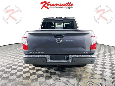 Used 2021 Nissan Titan SV w/ SV Convenience Package image 6