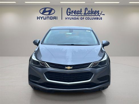 Used 2018 Chevrolet Cruze LT w/ Convenience Package image 8