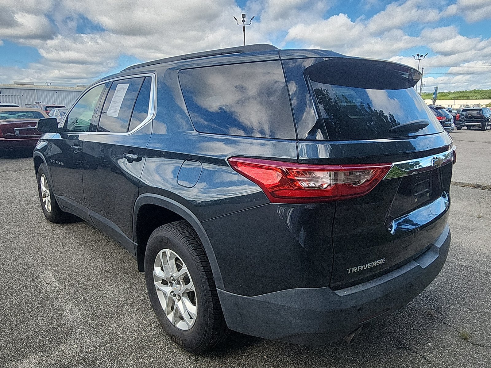Used 2019 Chevrolet Traverse LT FWD image 3