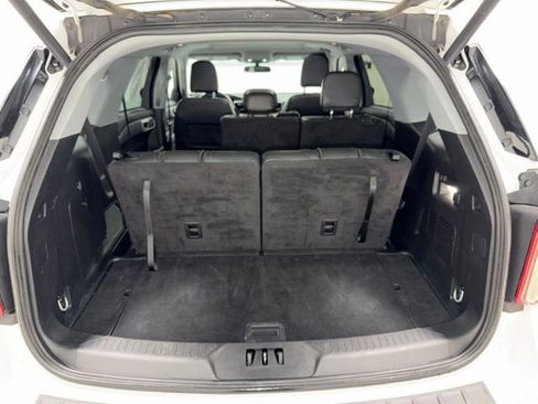 Used 2024 Ford Explorer XLT w/ Equipment Group 202A AWD/4WD image 36