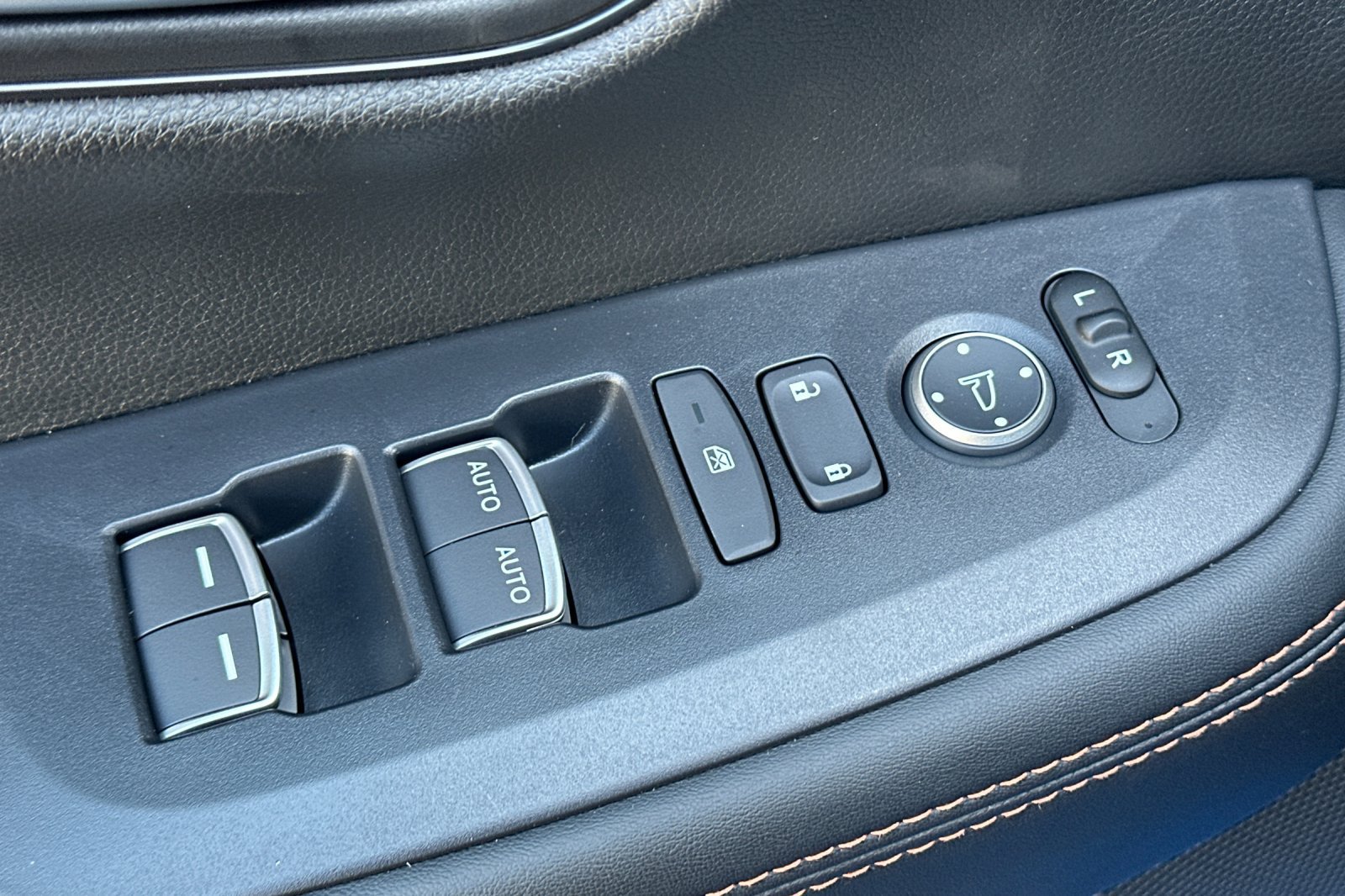 Used 2027 Honda HR-V Sport image 12