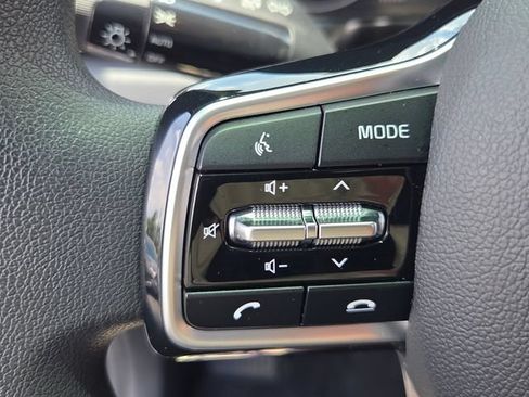 Used 2023 Kia Sorento LX FWD image 26