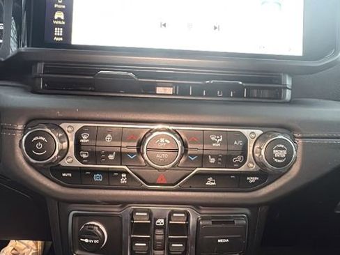 Used 2025 Jeep Wrangler Unlimited Rubicon 4xe w/ Convenience Group image 21