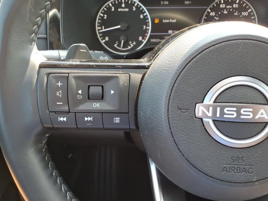 Used 2025 Nissan Pathfinder SL AWD/4WD image 19