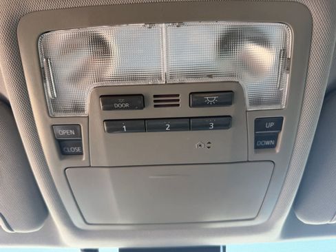 Used 2018 Toyota Highlander XLE FWD image 31