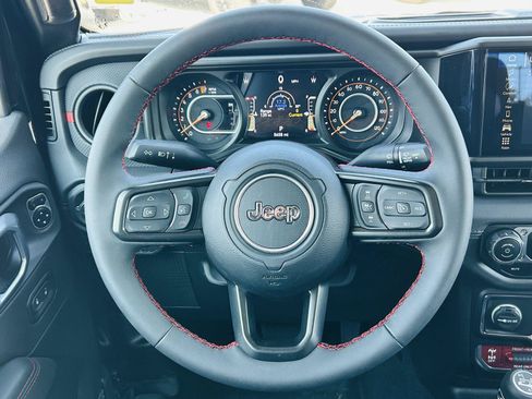 Used 2024 Jeep Gladiator Rubicon AWD/4WD image 18