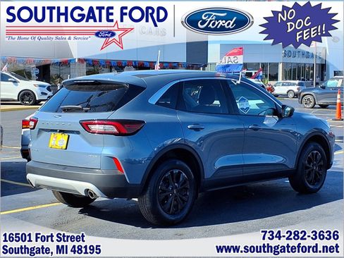 Used 2024 Ford Escape Active AWD/4WD image 2