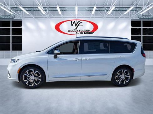 New 2026 Chrysler Pacifica Pinnacle w/ Trailer Tow Group image 6