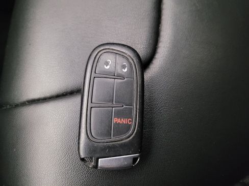 Used 2019 Jeep Cherokee Latitude Plus FWD image 32
