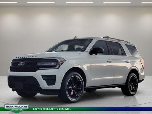 Used 2022 Ford Expedition Limited AWD/4WD image 8