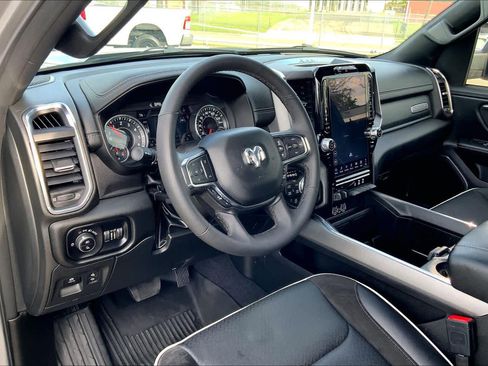 Used 2025 RAM 1500 Laramie image 18