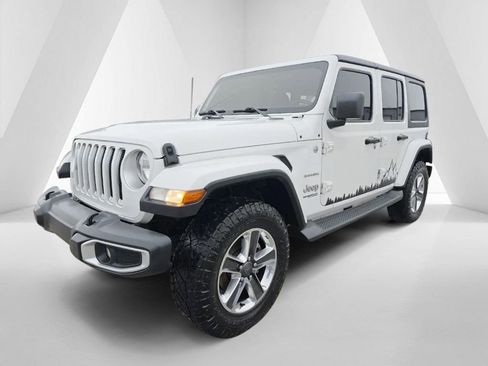 Used 2019 Jeep Wrangler Unlimited Sahara AWD/4WD image 3