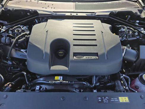 New 2026 Land Rover Defender 110 X-Dynamic SE AWD/4WD image 31