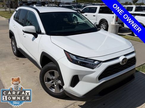 Used 2025 Toyota RAV4 XLE FWD image 3