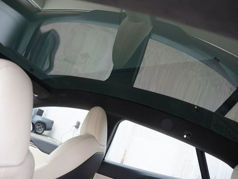 Used 2021 Tesla Model S Plaid image 18