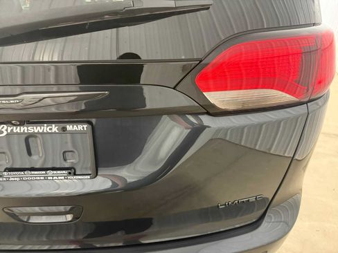 Used 2020 Chrysler Pacifica Limited FWD image 18