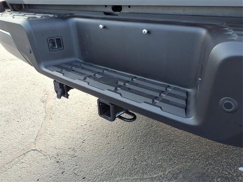 Used 2025 Nissan Frontier SV image 28