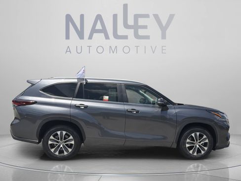 Certified 2024 Toyota Highlander XLE FWD image 6