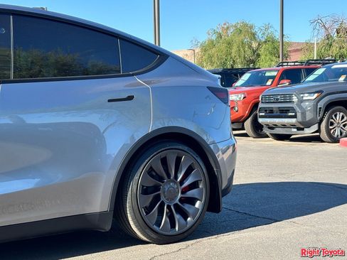 Used 2025 Tesla Model Y Performance AWD/4WD image 9