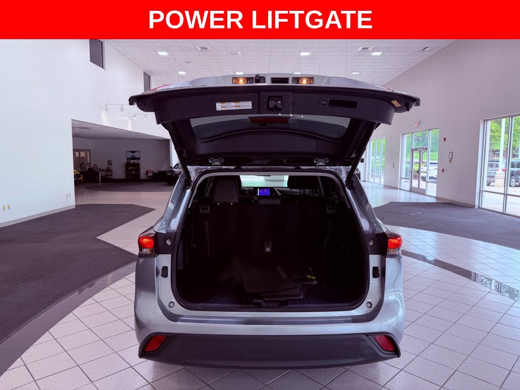 Used 2023 Toyota Highlander XLE FWD image 7