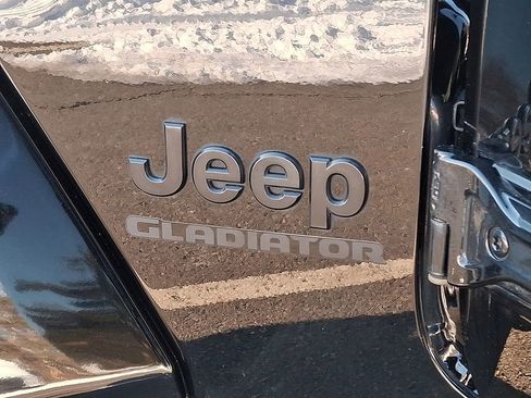 Used 2022 Jeep Gladiator Sport image 29
