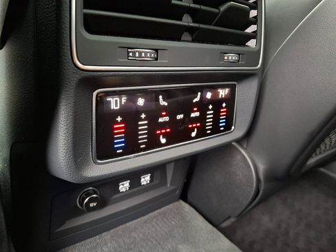 Used 2019 Audi Q8 Prestige image 11