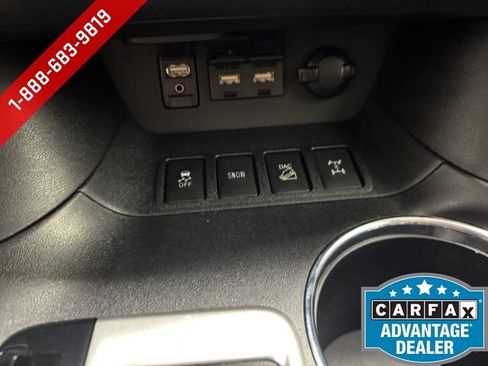 Used 2019 Toyota Highlander XLE w/ Carpet Mat Package (TMS) AWD/4WD image 17