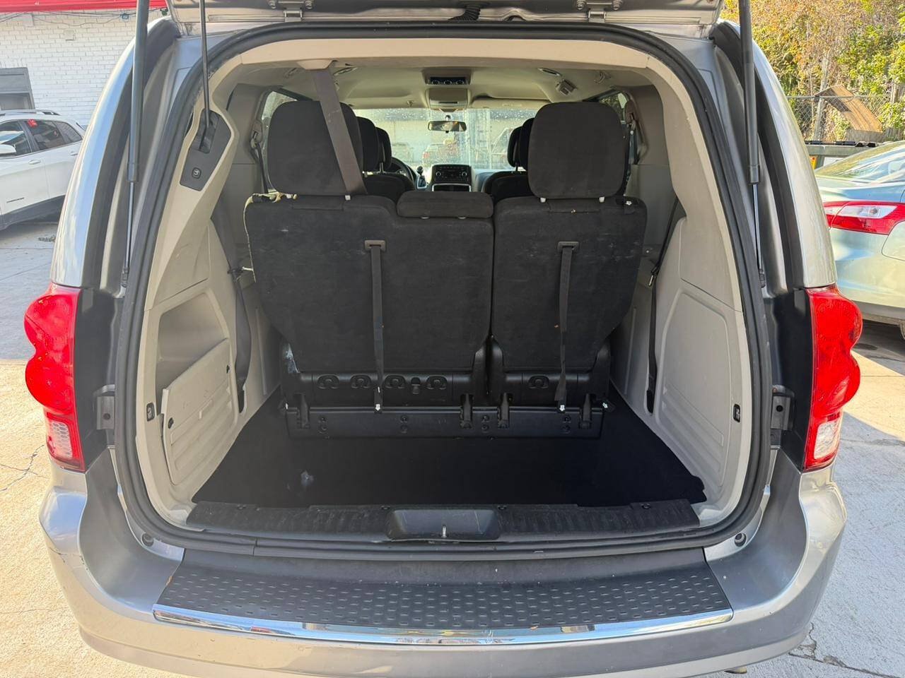 Used 2016 Dodge Grand Caravan SXT FWD image 6
