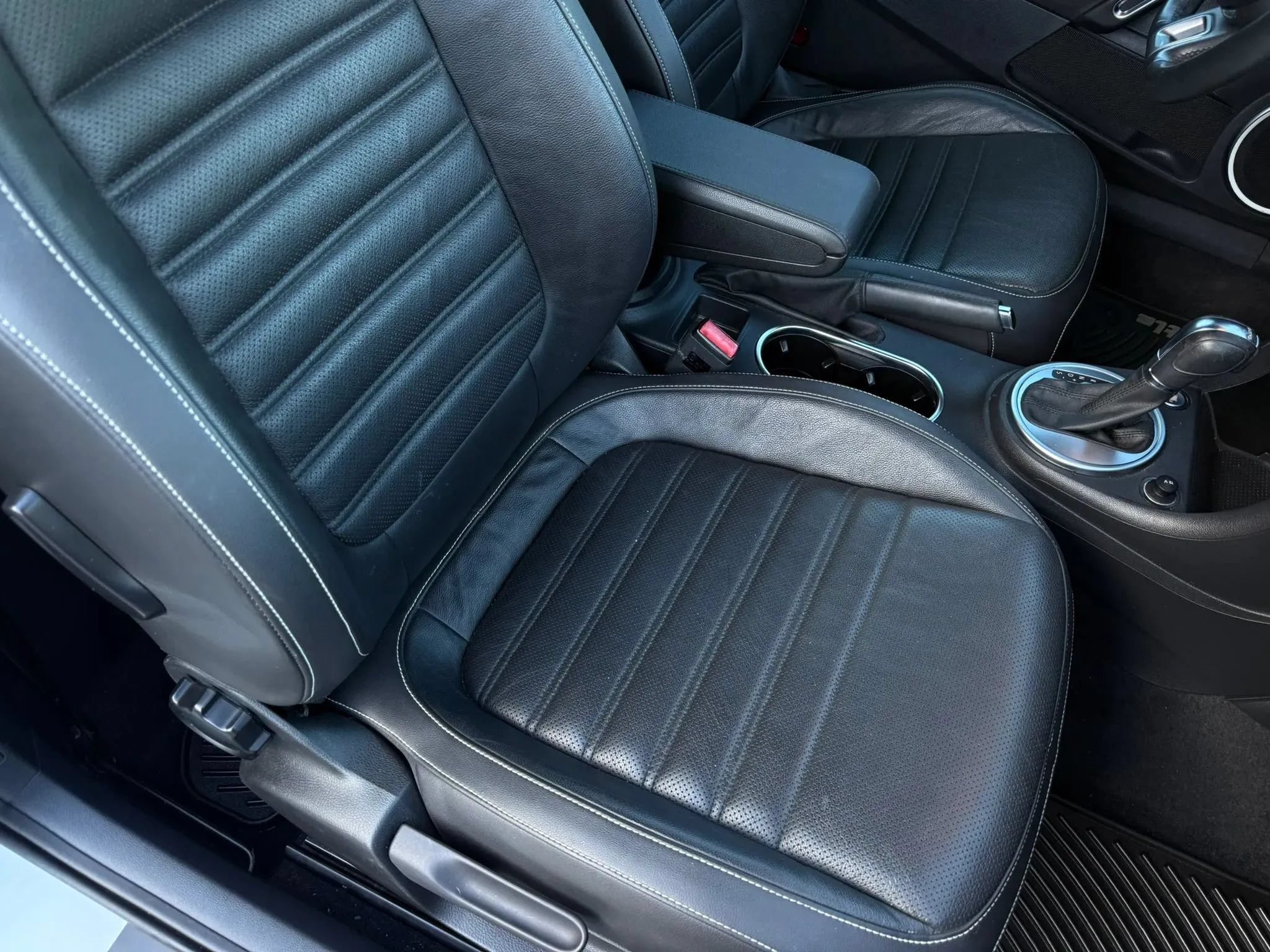 Used 2014 Volkswagen Beetle TDI FWD image 18