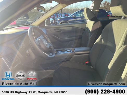Used 2024 Nissan Rogue S image 15