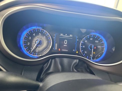 Used 2021 Chrysler Voyager Lxi image 13