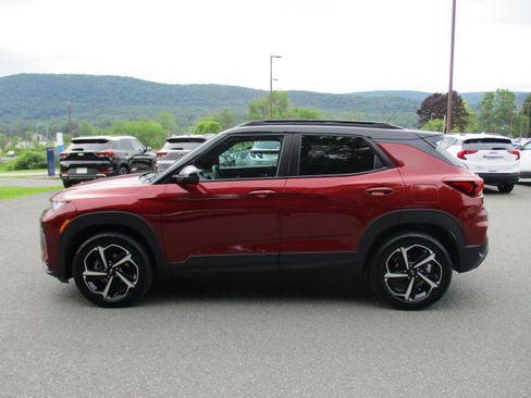 Certified 2023 Chevrolet TrailBlazer RS w/ Sun and Liftgate Package AWD/4WD image 8