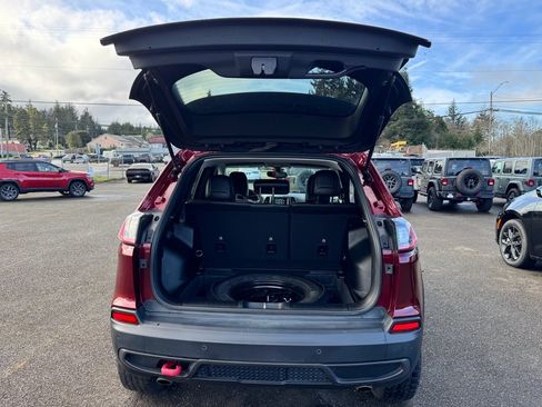 Used 2020 Jeep Cherokee Trailhawk w/ Cold Weather Group image 22